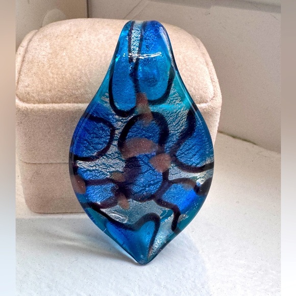 💙✨ One-of-a-Kind Murano Glass Leaf Pendant – Aqua, Silver & Black Swirls ✨💙 - Picture 9 of 14